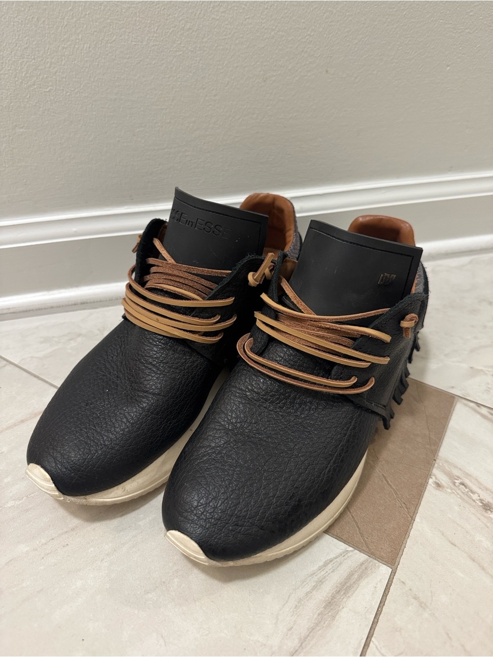 Esseutesse black fringe sneaker
